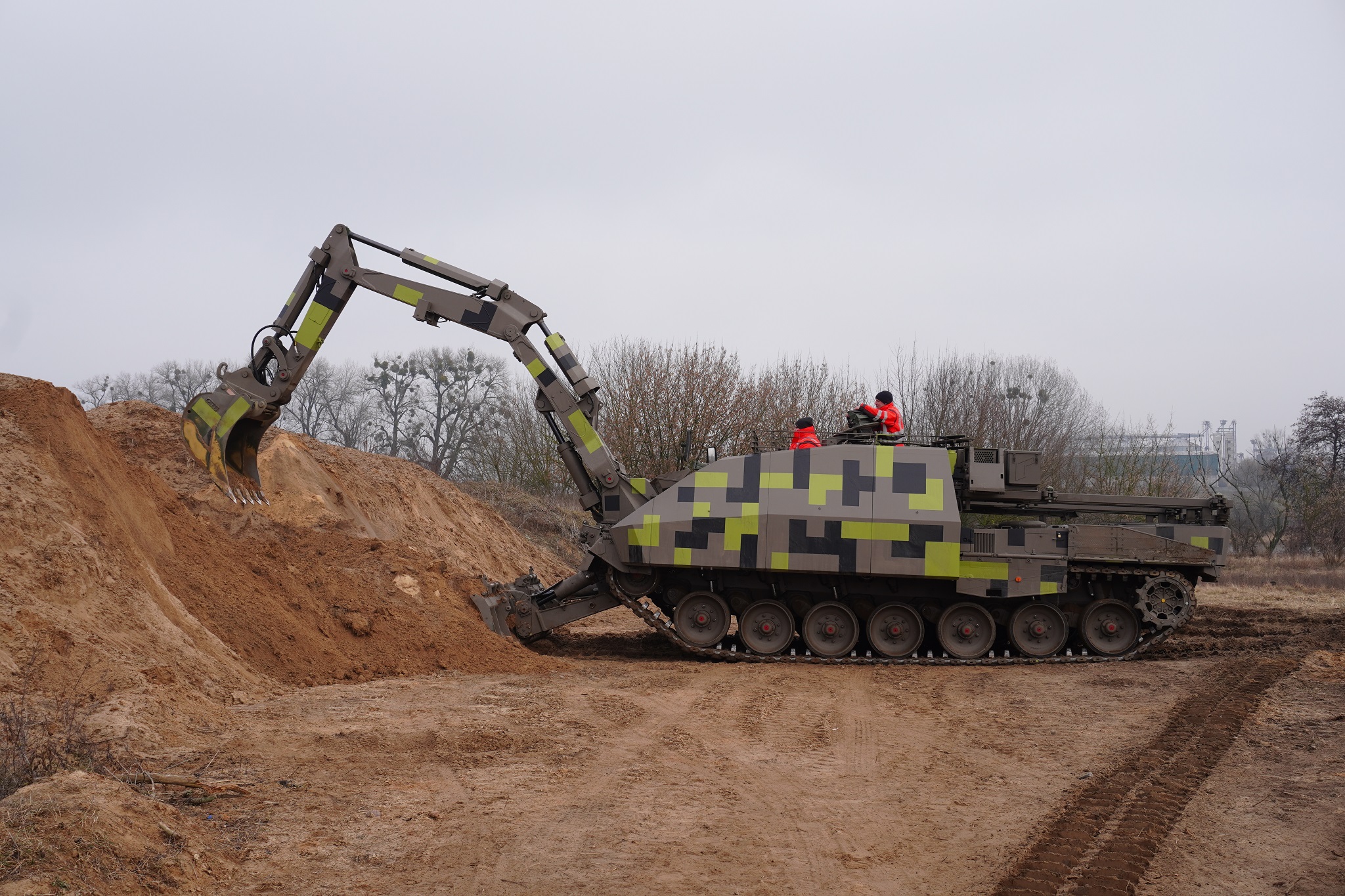 Rheinmetall Demonstrates Kodiak Armored Engineer Vehicle in Poland ...